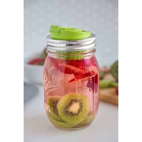 https://masonjarlifestyle.com/cdn/shop/files/jarware-fruit-infusion-drink-lid-regular-mouth-mason-jars-kiwi-strawberry.jpg?v=1695765940&width=600