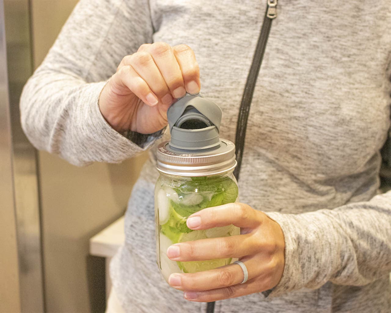 Leak Proof Silicone Chug Lids for Regular Mouth Mason Jars