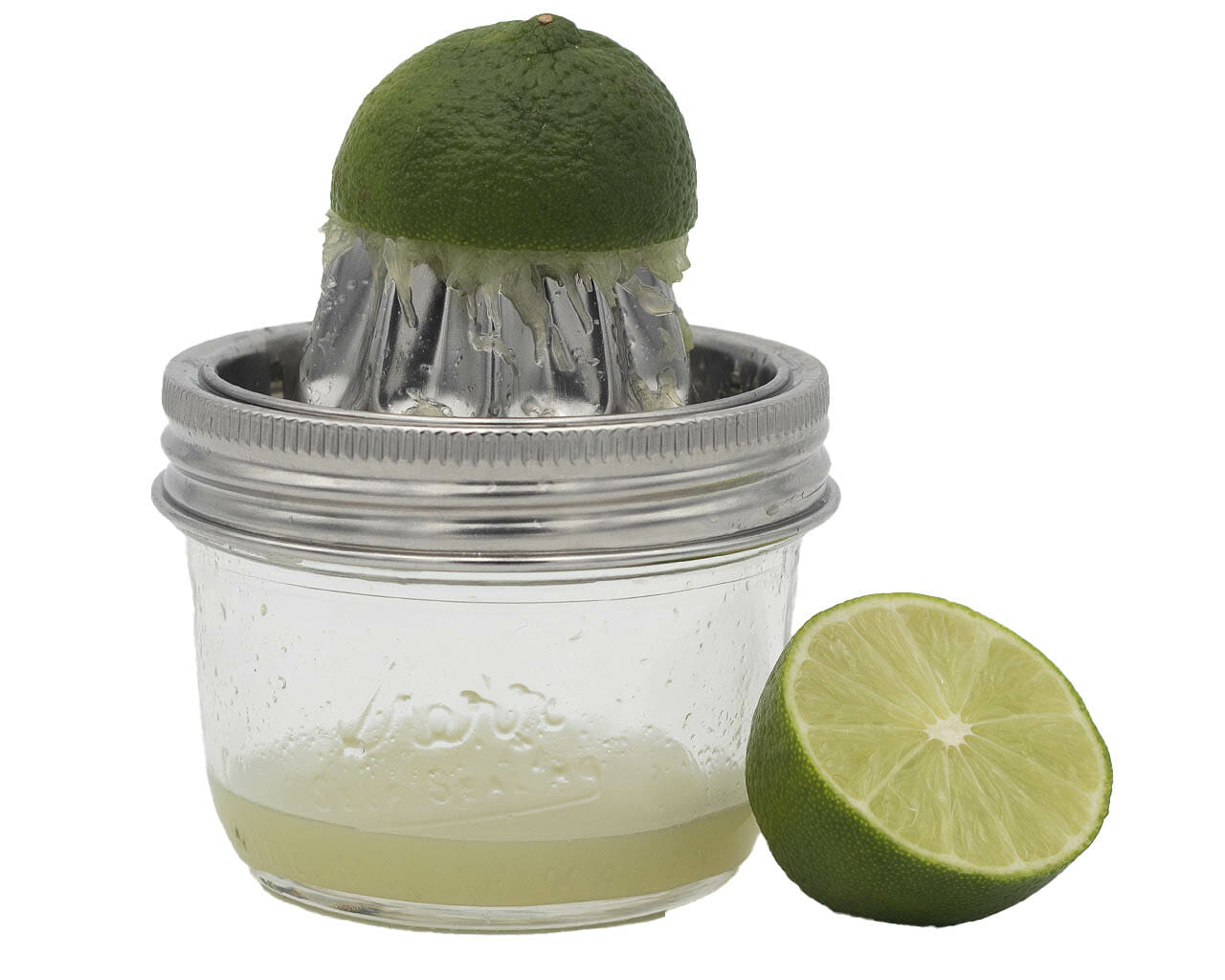 https://masonjarlifestyle.com/cdn/shop/files/mason-jar-lifestyle-stainless-steel-juicer-juicing-lid-wide-mouth-8oz-kerr-lime-mint-cocktail-in-use.jpg?v=1698867443&width=1280